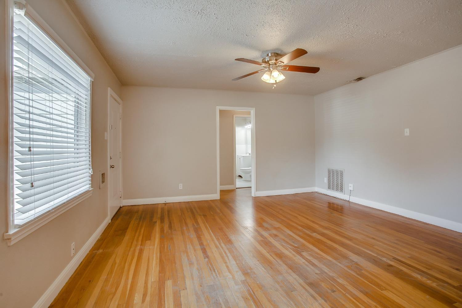 2601 27th Street Lubbock, TX 79410 - Photo 4 of 16 Photo 4