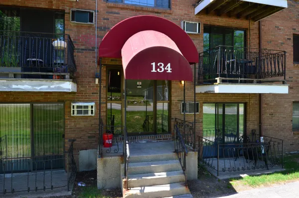 $1,800 | 134 Mammoth Road, Unit 21, Hooksett, NH 03106