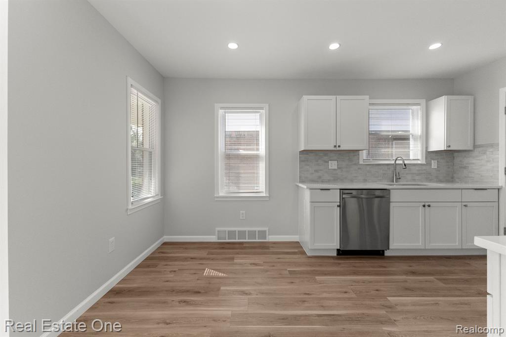 13511 Rutherford Street Detroit, MI 48227 - Photo 9 of 45