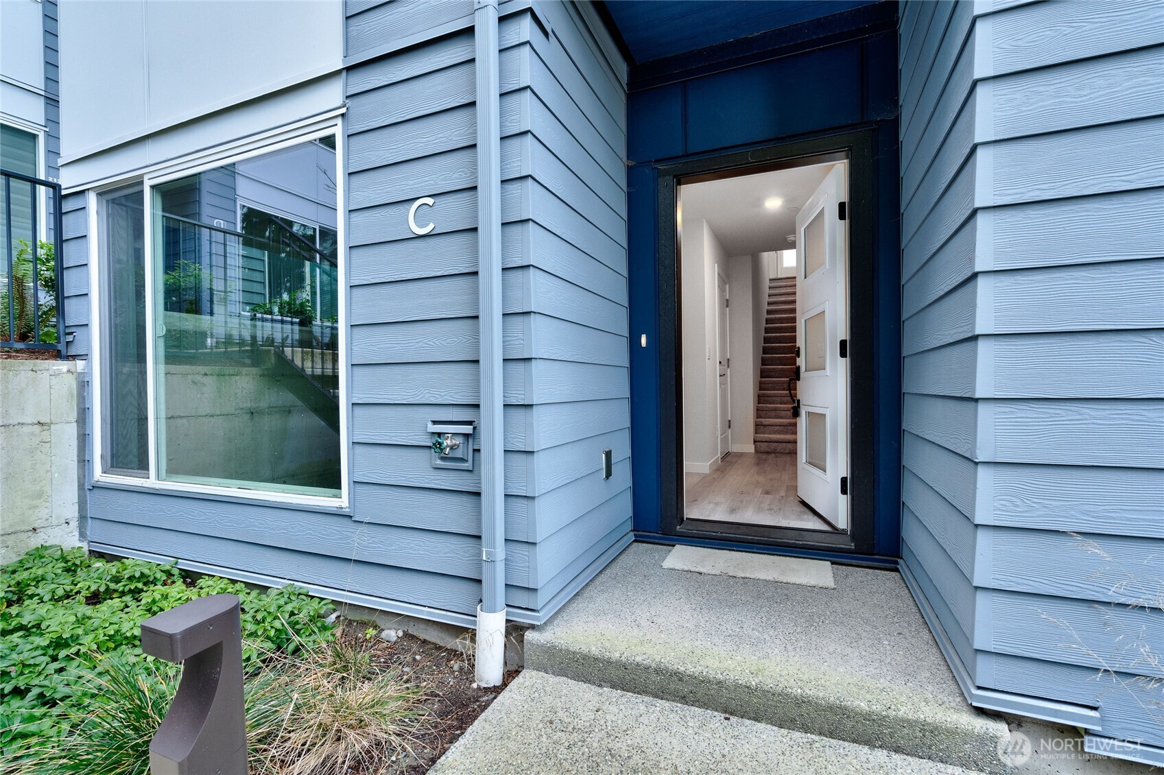 2121 North 148th Street, Unit C Shoreline, WA 98133 - Photo 2 of 31