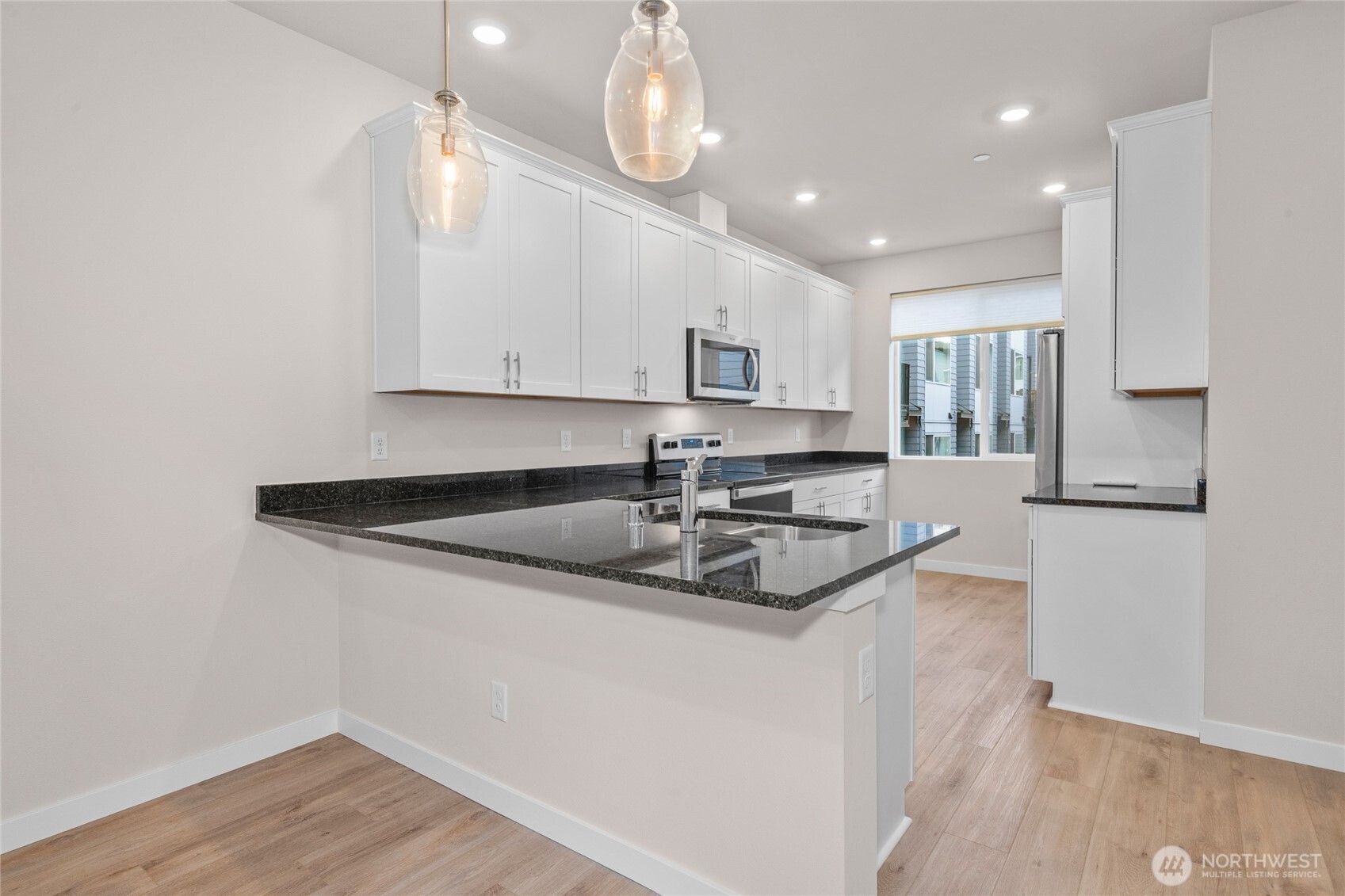 2121 North 148th Street, Unit C Shoreline, WA 98133 - Photo 5 of 31