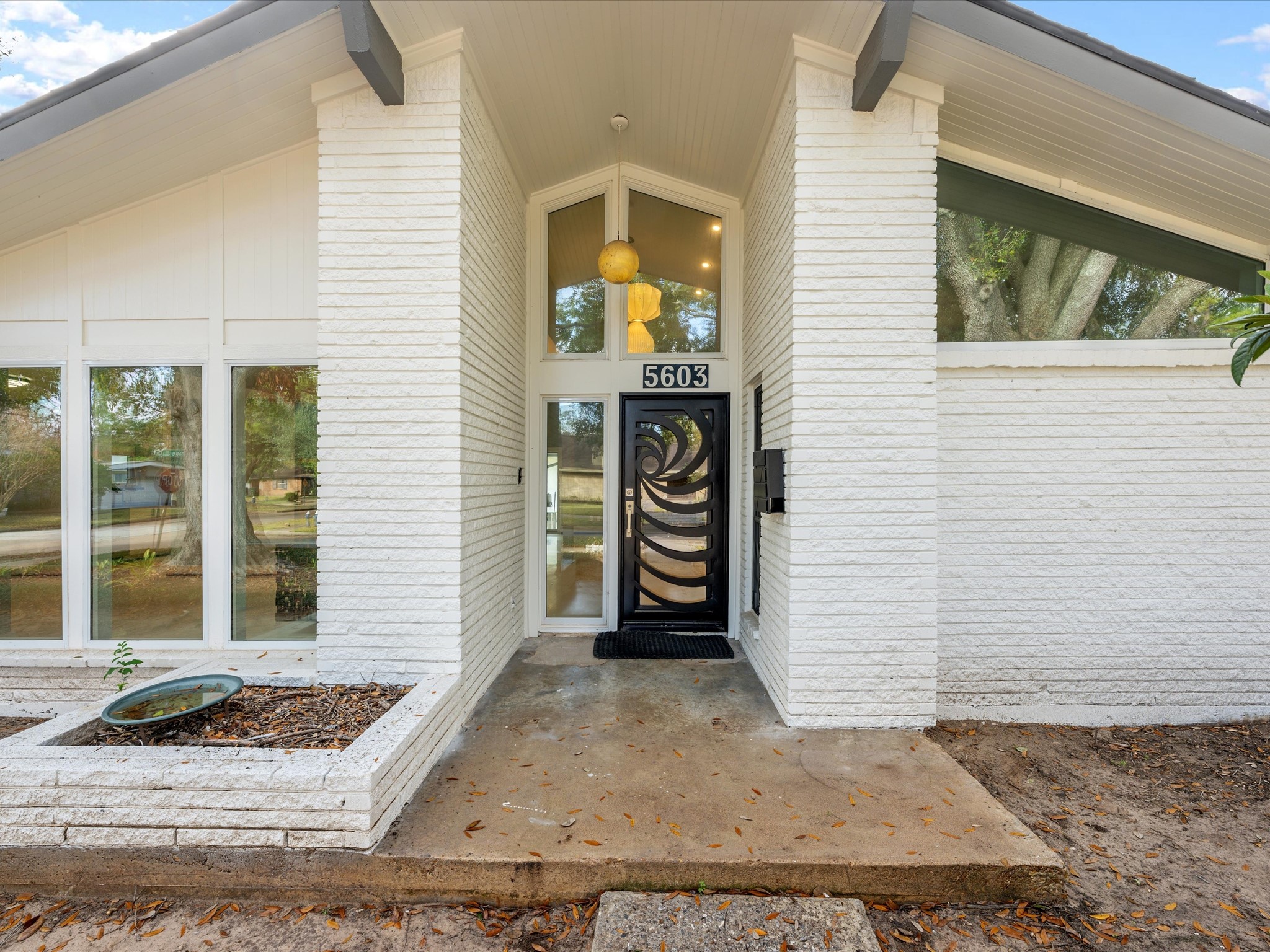 5603 Grape Street Houston, TX 77096 - Photo 6 of 40