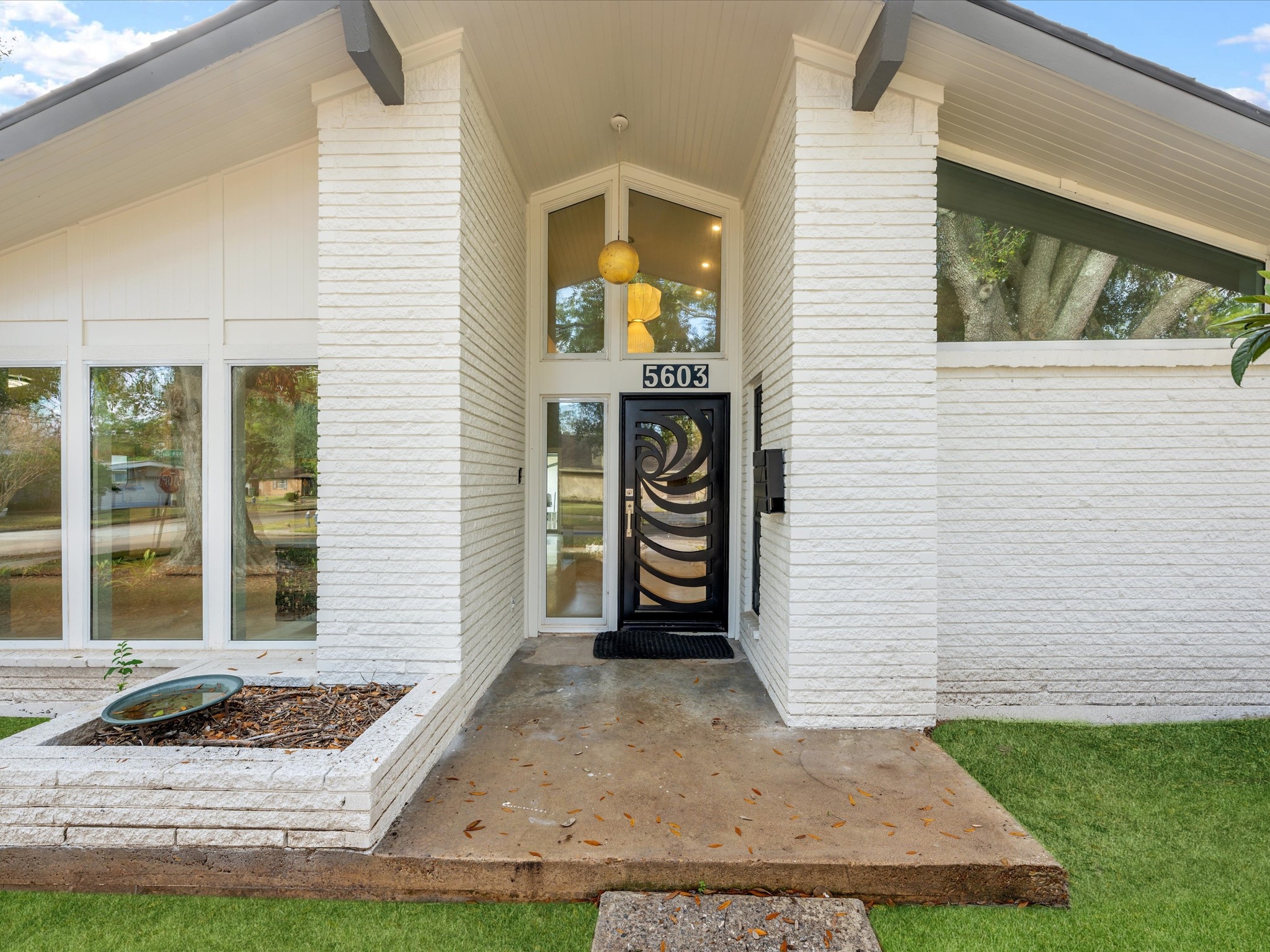 5603 Grape Street Houston, TX 77096 - Photo 7 of 40