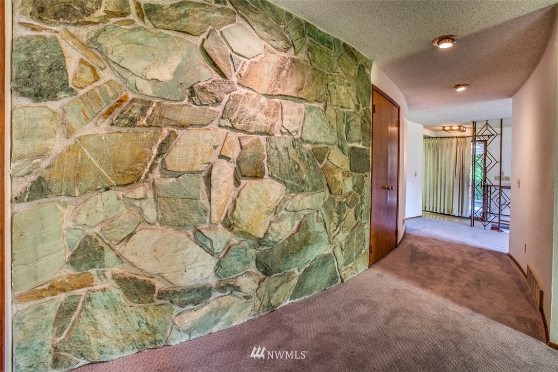 5604 Northeast 24th Street Renton, WA 98059 - Photo 5 of 24