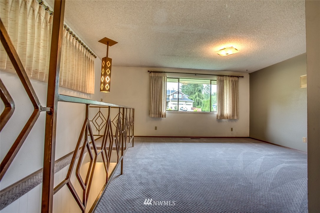 5604 Northeast 24th Street Renton, WA 98059 - Photo 8 of 24