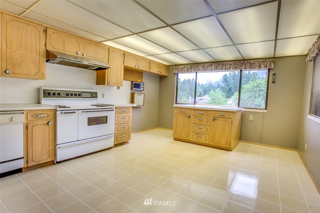 5604 Northeast 24th Street Renton, WA 98059 - Photo 9 of 24