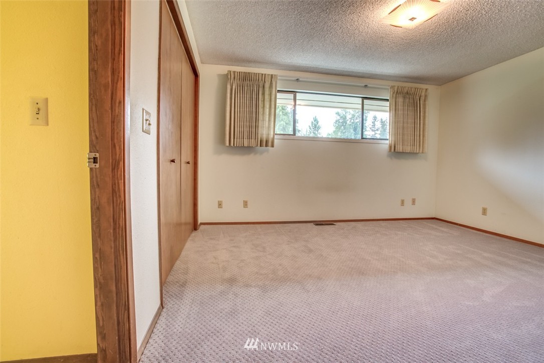 5604 Northeast 24th Street Renton, WA 98059 - Photo 10 of 24