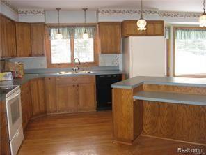 14880 Pine Knoll Road Capac, MI 48014 - Photo 34 of 34 Island in Kitchen.jpg