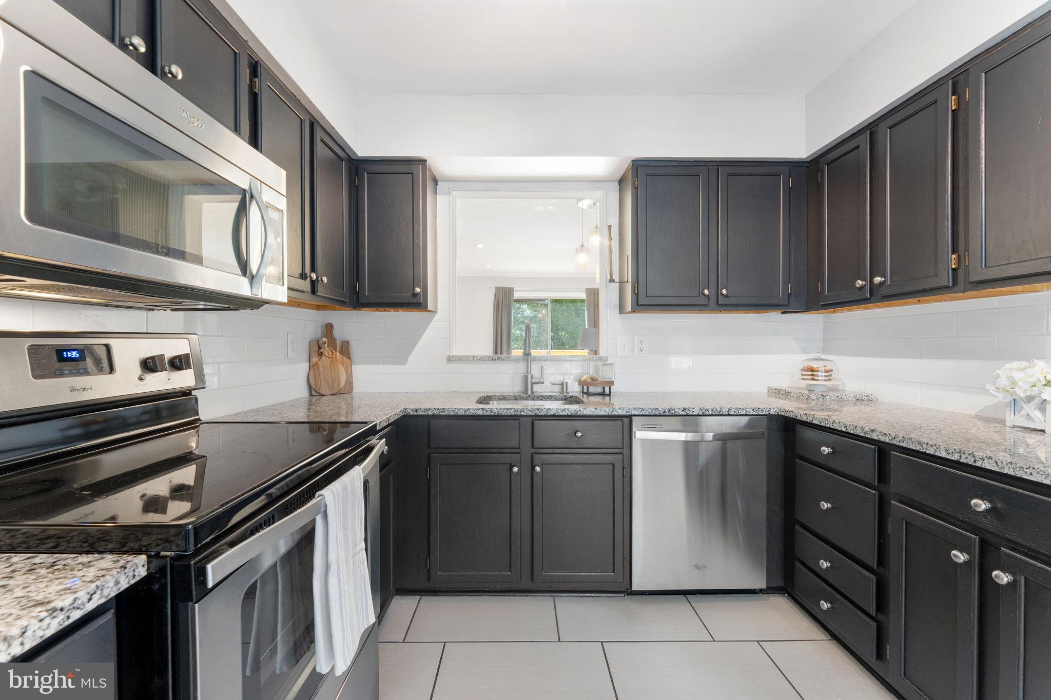 7359 Rokeby Drive Manassas, VA 20109 - Photo 13 of 44 SS appliances/Granite countertops