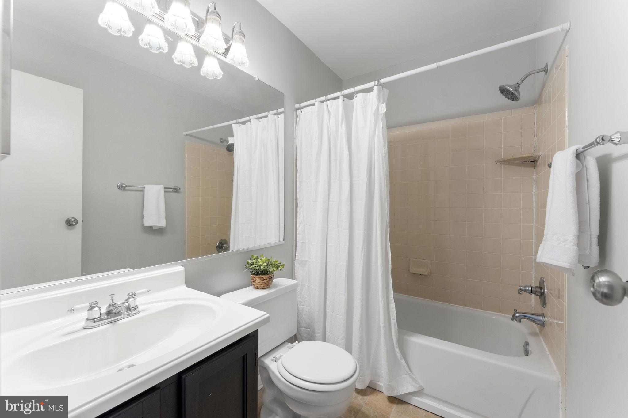 7359 Rokeby Drive Manassas, VA 20109 - Photo 33 of 44 Hallway Full Bath with tub/shower combo