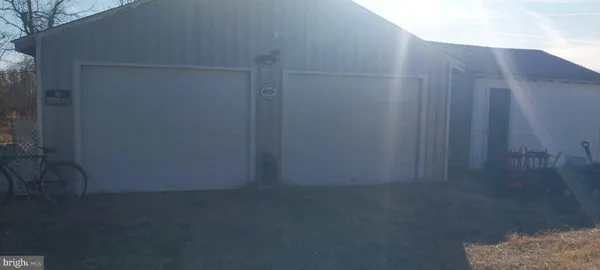 a view of a water fountain in the middle of a yard