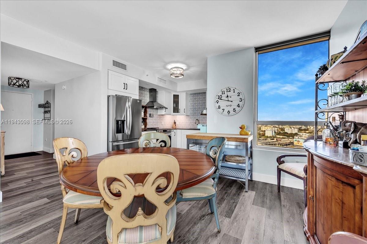 90 Southwest 3rd Street, Unit 2604 Miami, FL 33130 - Photo 5 of 59 a bed room with a bed a table and chair