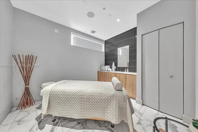 $692,000 | 90 Southwest 3rd Street, Unit 2604, Miami, FL 33130