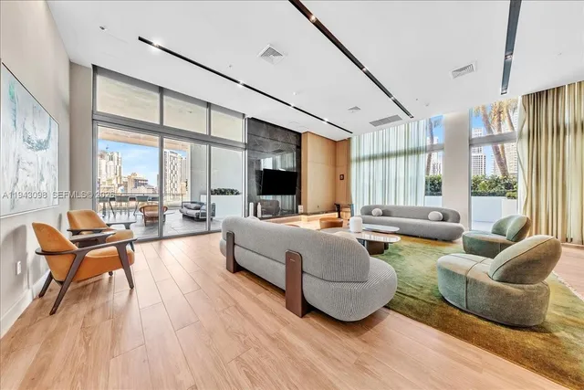 $692,000 | 90 Southwest 3rd Street, Unit 2604, Miami, FL 33130