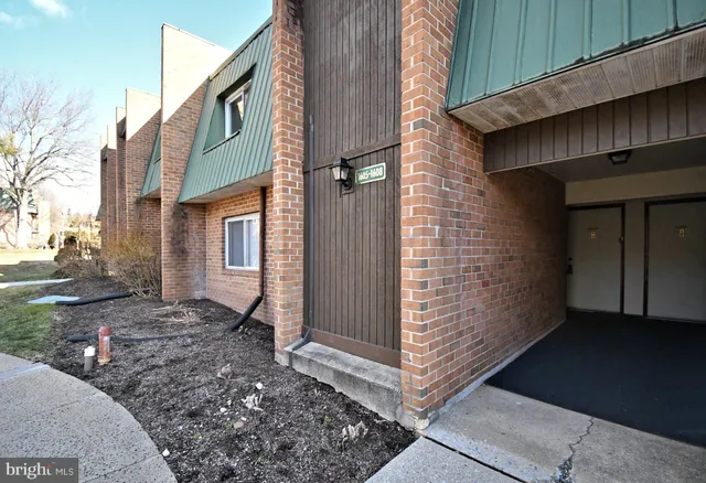 $1,800 | 1605 Meadowview Lane, Unit 1605, Mont Clare, PA 19453