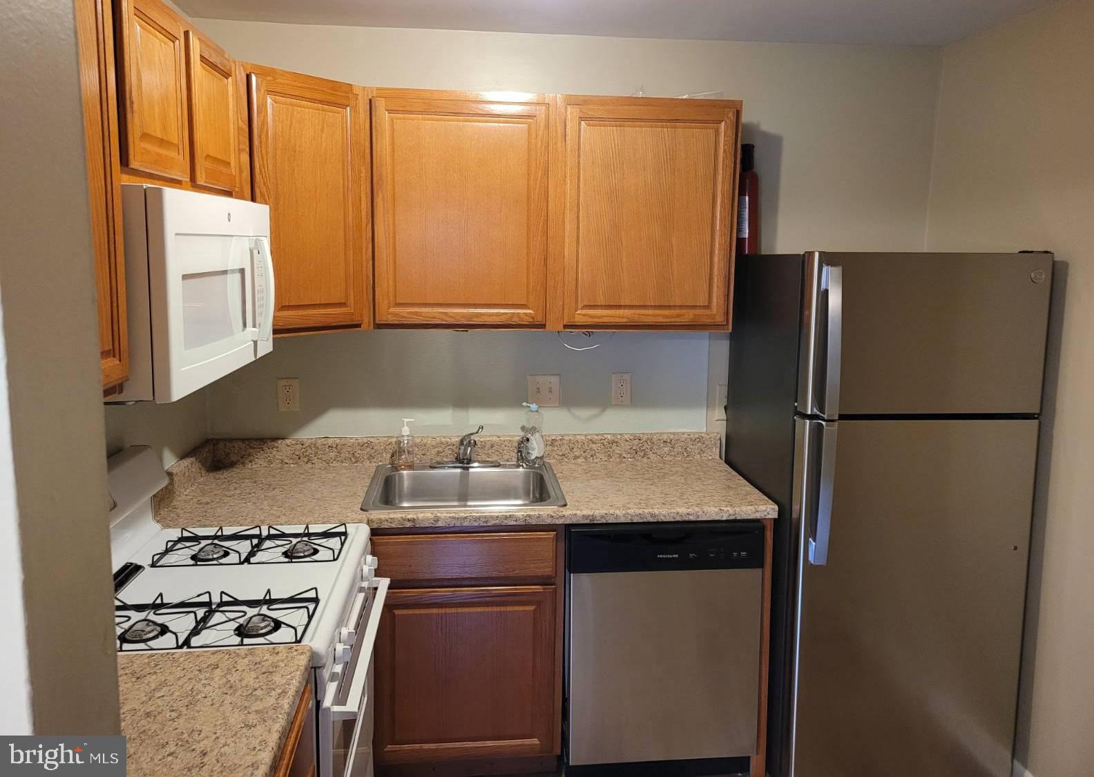 1605 Meadowview Lane, Unit 1605 Mont Clare, PA 19453 - Photo 2 of 16