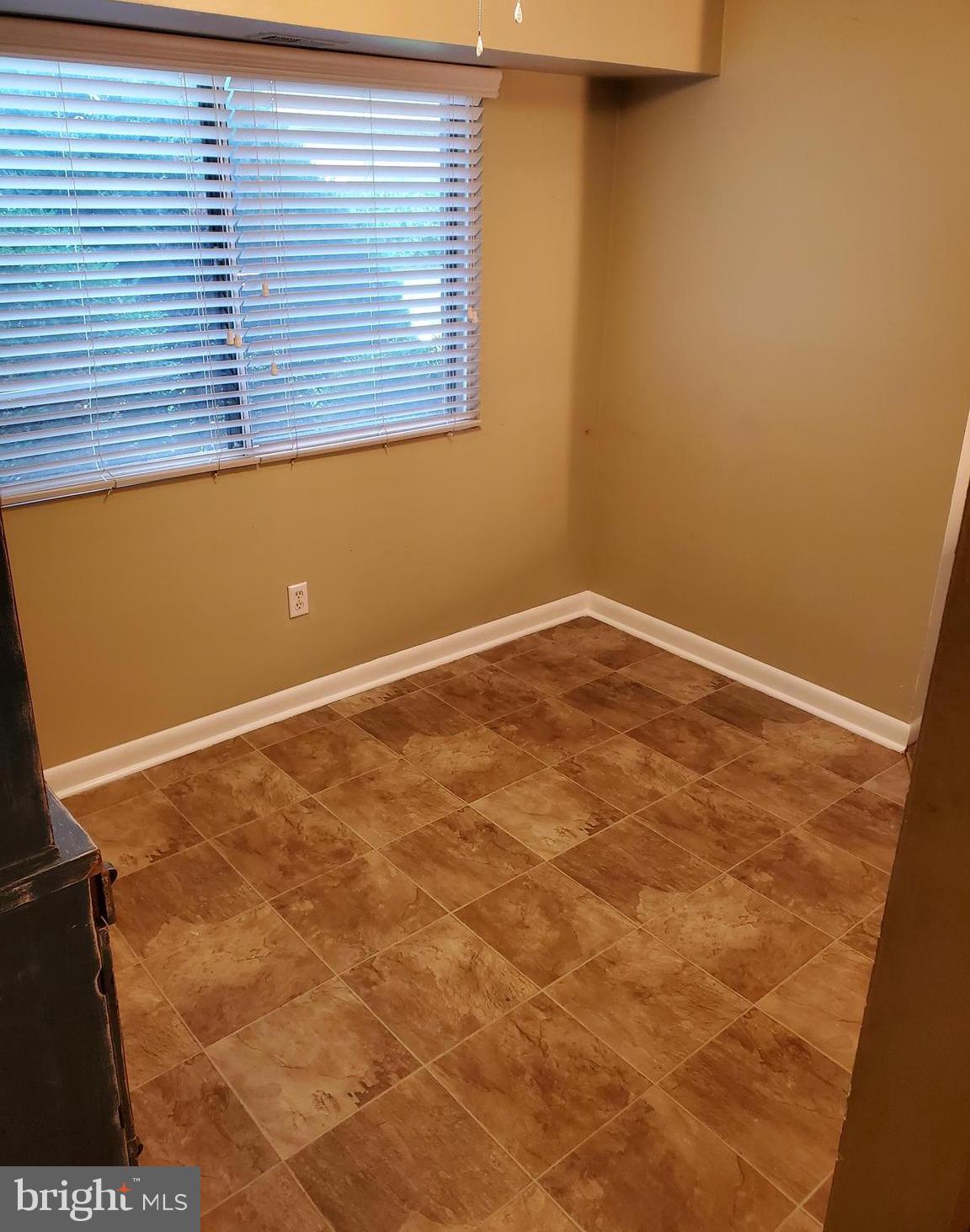 1605 Meadowview Lane, Unit 1605 Mont Clare, PA 19453 - Photo 7 of 16 Dining Area