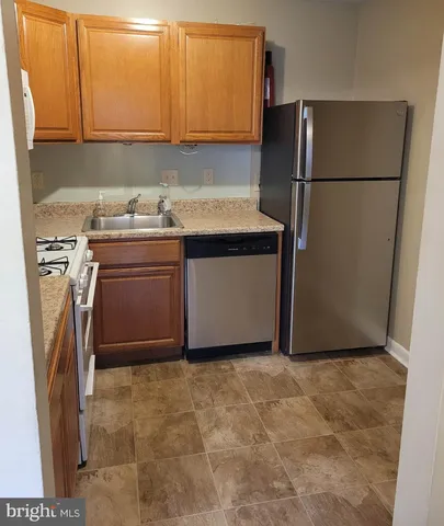 $1,800 | 1605 Meadowview Lane, Unit 1605, Mont Clare, PA 19453