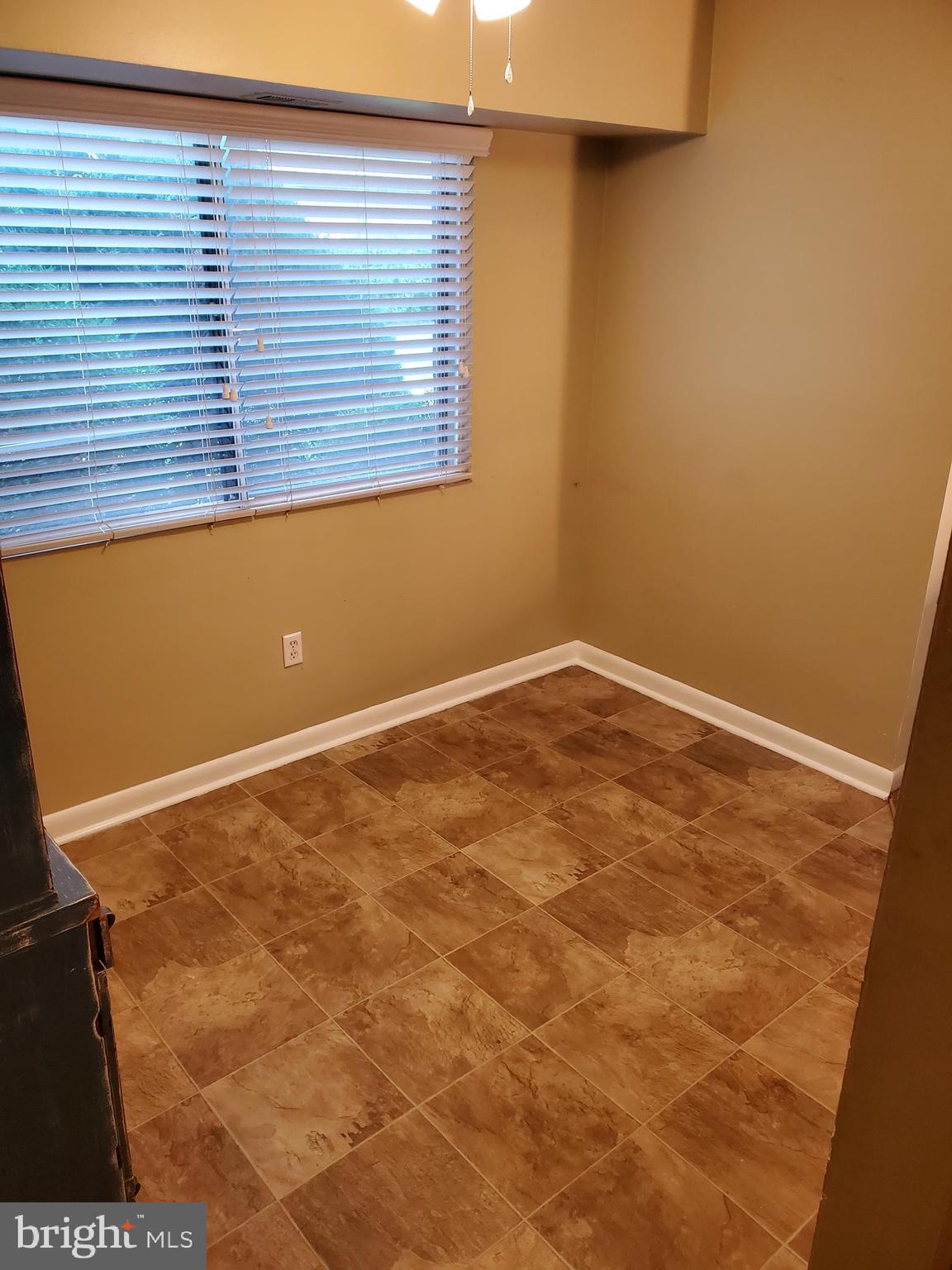 1605 Meadowview Lane, Unit 1605 Mont Clare, PA 19453 - Photo 9 of 16 Dining Area