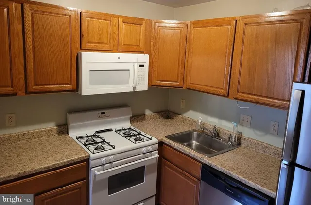 $1,800 | 1605 Meadowview Lane, Unit 1605, Mont Clare, PA 19453