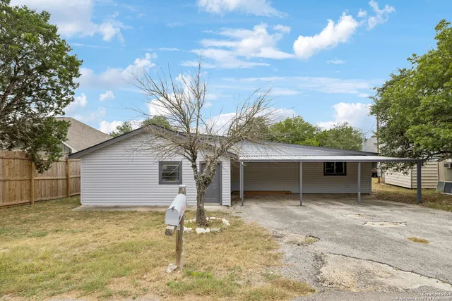 $1,250 | 1272 Rotherman, Canyon Lake, TX 78133