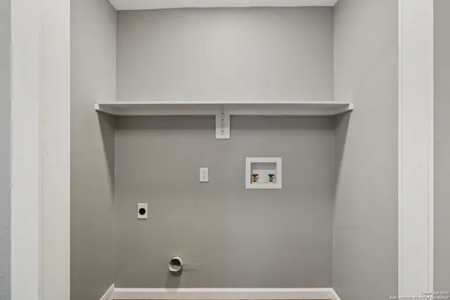 $1,250 | 1272 Rotherman, Canyon Lake, TX 78133