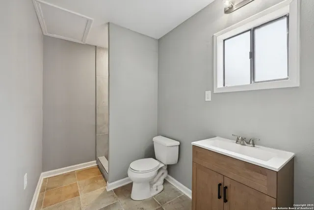 $1,250 | 1272 Rotherman, Canyon Lake, TX 78133