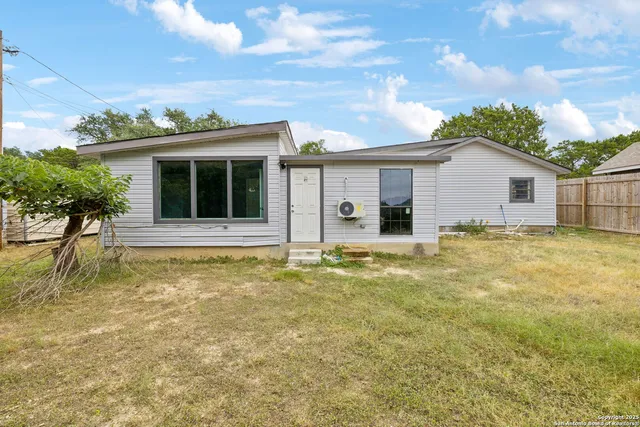 $1,250 | 1272 Rotherman, Canyon Lake, TX 78133