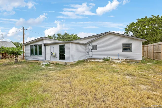 $1,250 | 1272 Rotherman, Canyon Lake, TX 78133