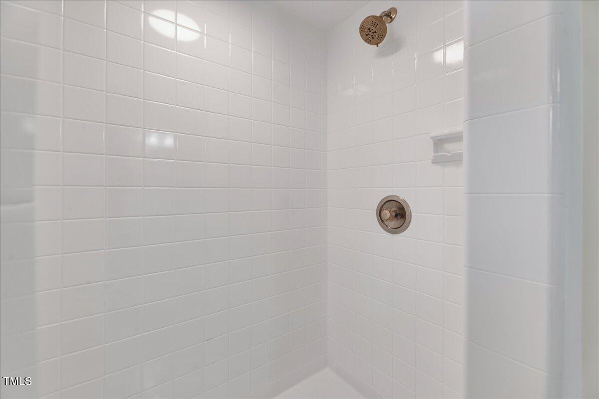 2585 Cabin Branch Road Kinston, NC 28504 - Photo 5 of 42 a bathroom with a shower