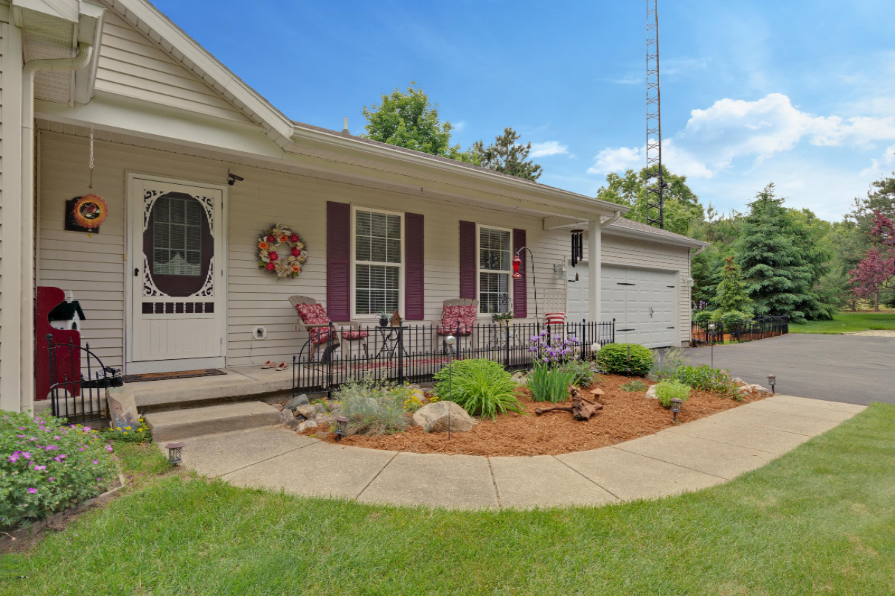 6920 West County Line Road Howard City, MI 49329 - Photo 3 of 50 Front Porch