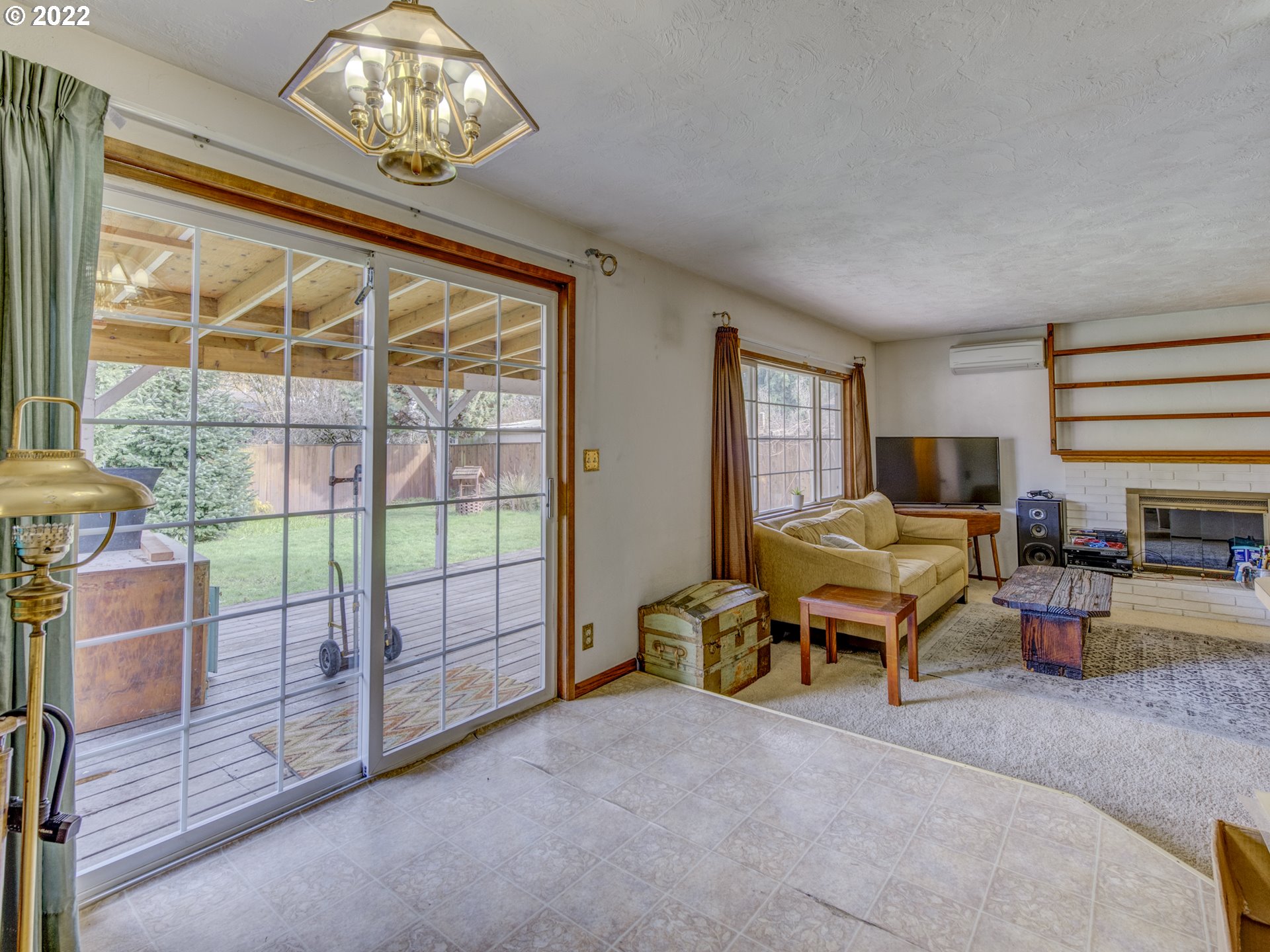 823 Rowan Avenue Springfield, OR 97477 - Photo 5 of 21 a living room with furniture