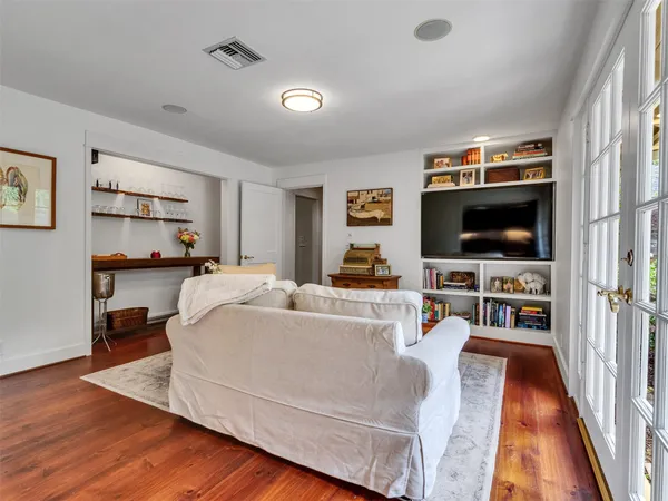 $1,975,000 | 8202 Burkhart Road, Houston, TX 77055