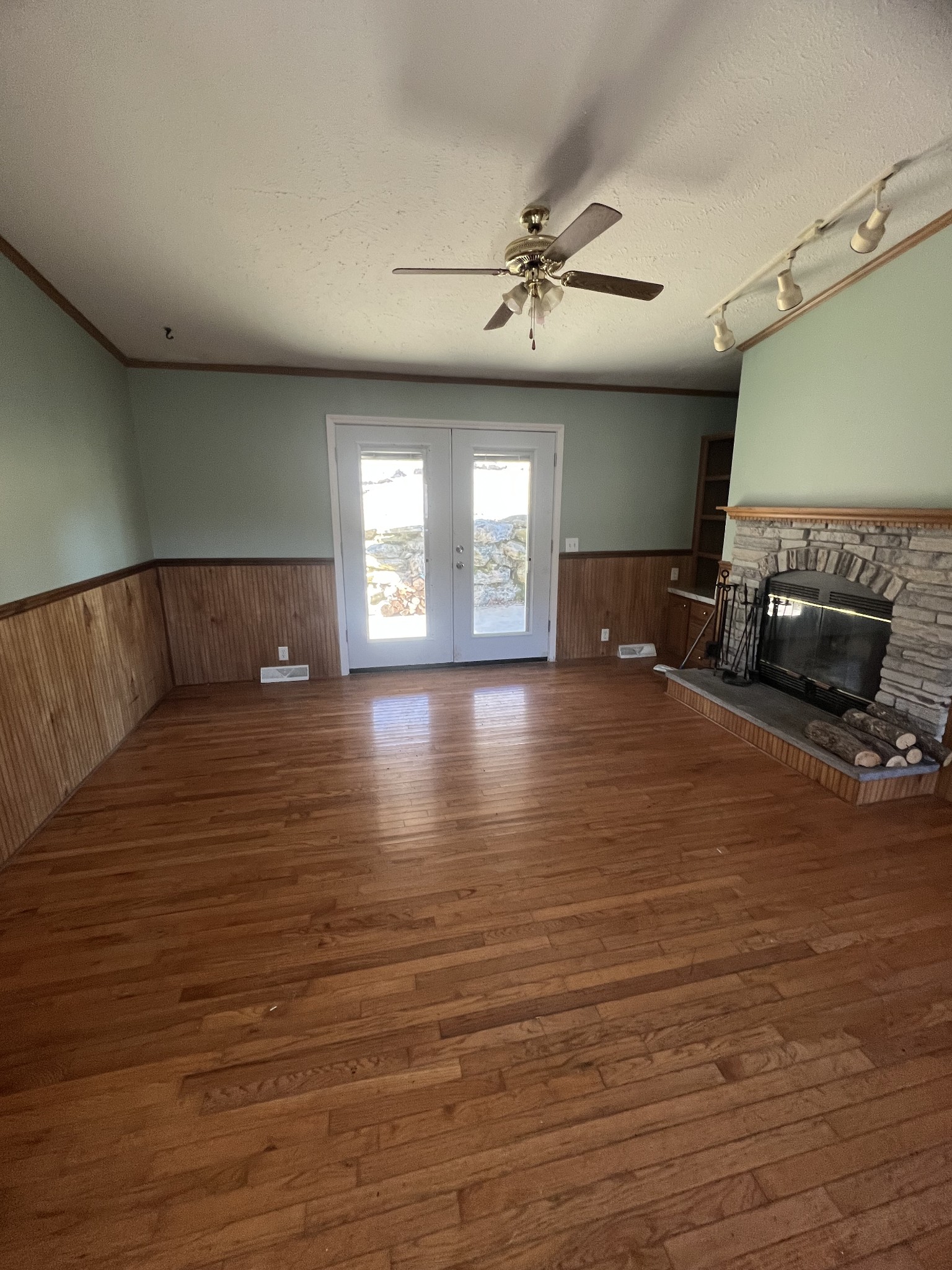 697 Club Springs Road Buffalo Valley, TN 38548 - Photo 6 of 29 a living room with furniture