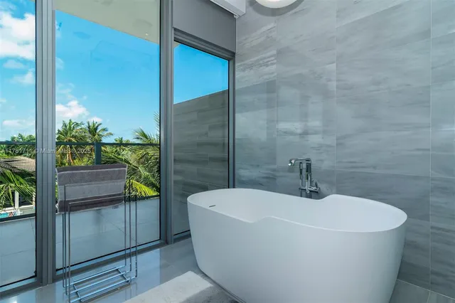 $27,000 | 1201 20th Street, Unit PH01, Miami Beach, FL 33139