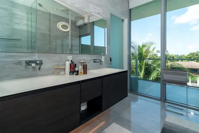 $27,000 | 1201 20th Street, Unit PH01, Miami Beach, FL 33139