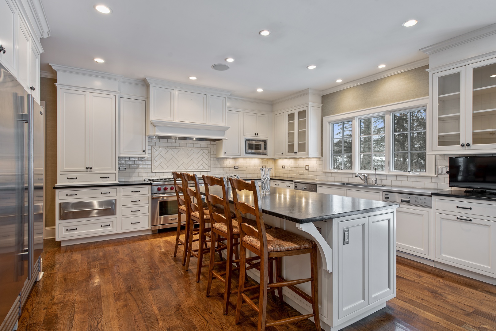 695 Birch Road Glencoe, IL 60022 - Photo 3 of 29
