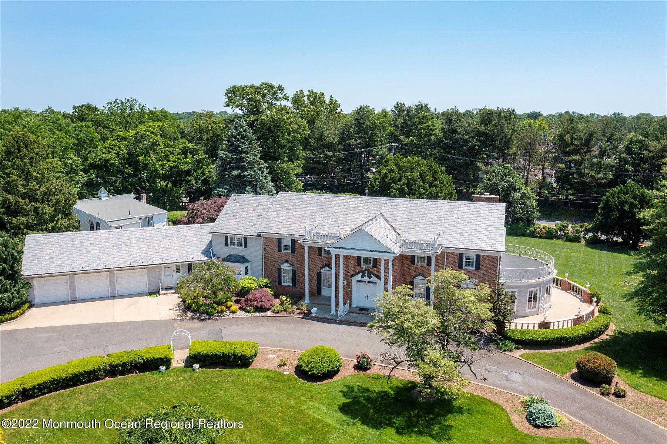 353 East Freehold Road, Unit 353355 Freehold, NJ 07728 - Photo 5 of 87 Large circular driveway