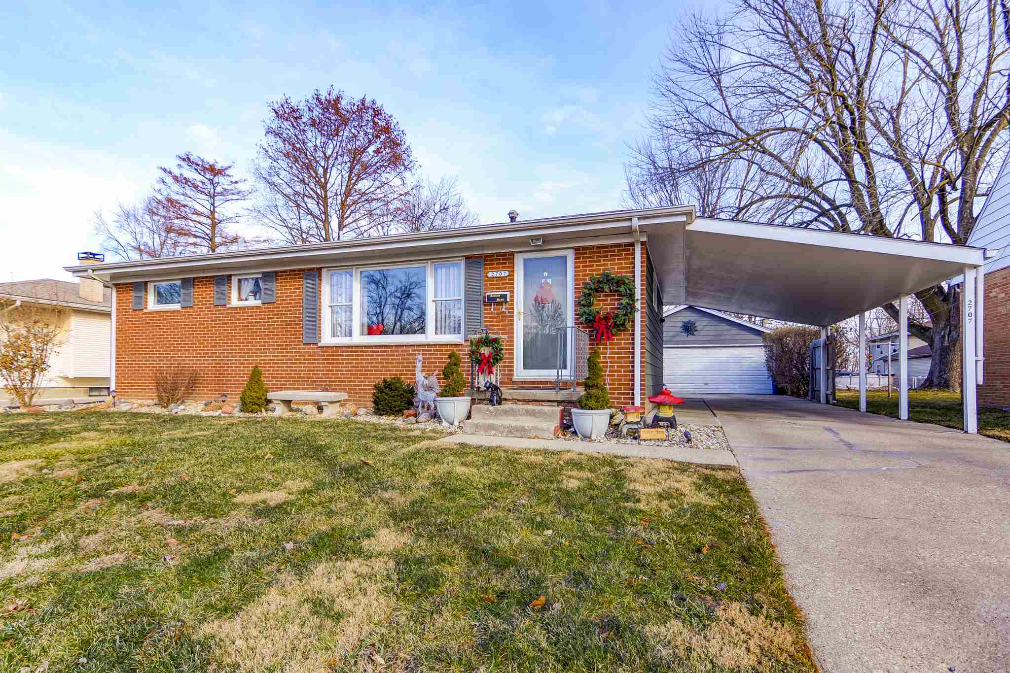 2707 Huntington Road Springfield, IL 62703 - Photo 1 of 36