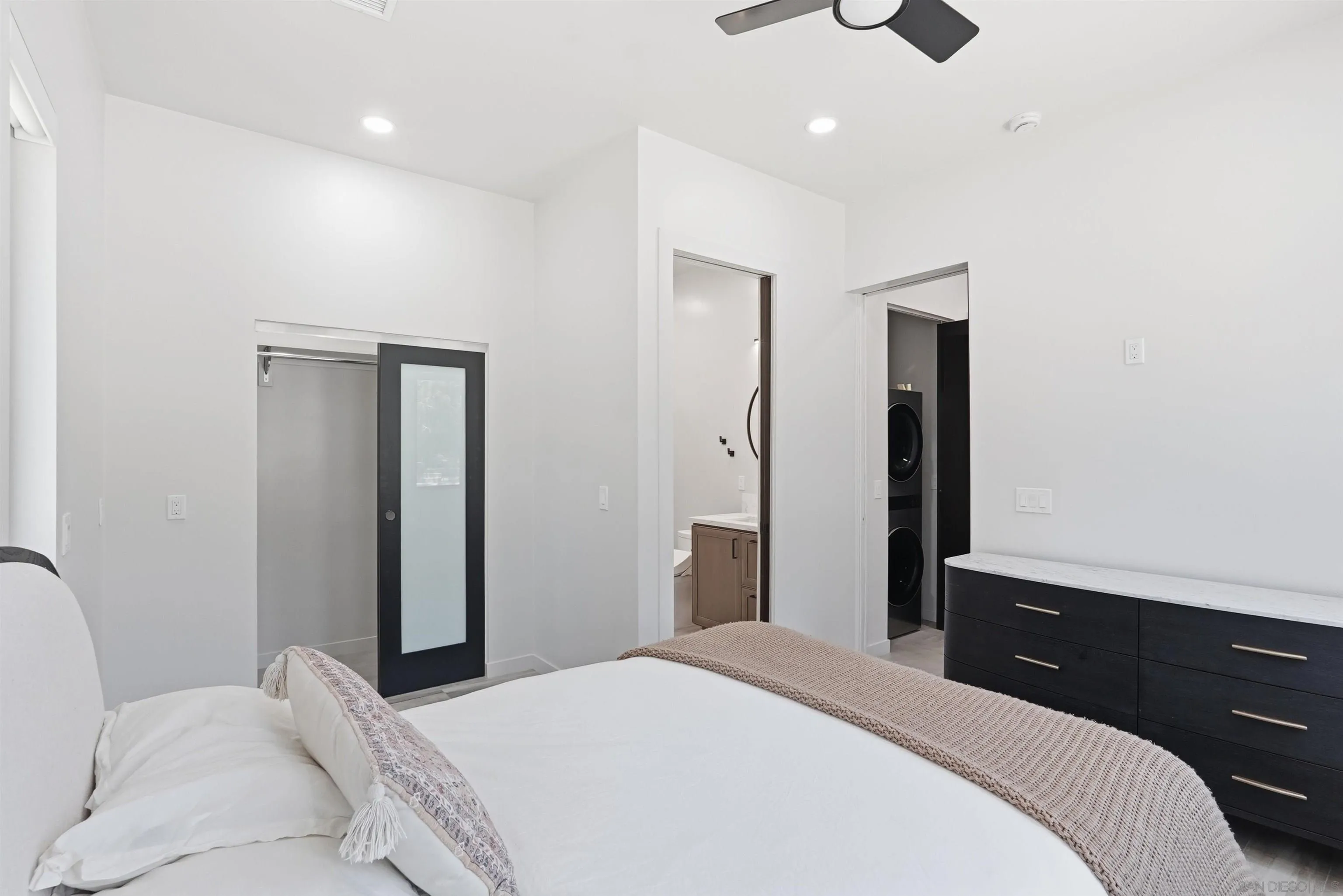341 Hidden Pines Road Del Mar, CA 92014 - Photo 8 of 22