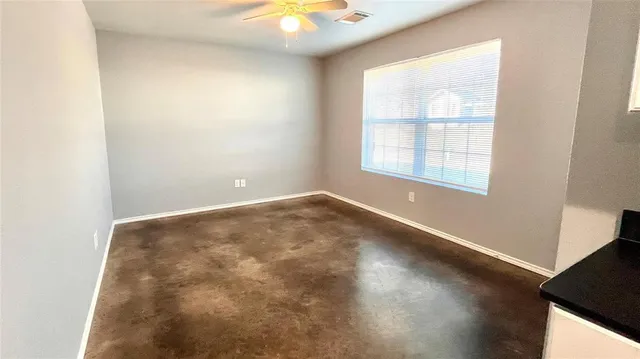 $1,200 | 905 West 7th Street, Bonham, TX 75418