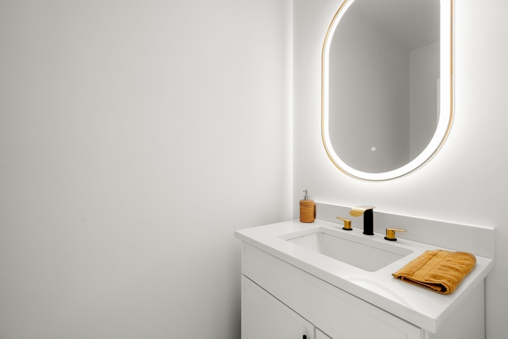 7 Circle Drive Dover, MA 02030 - Photo 12 of 27