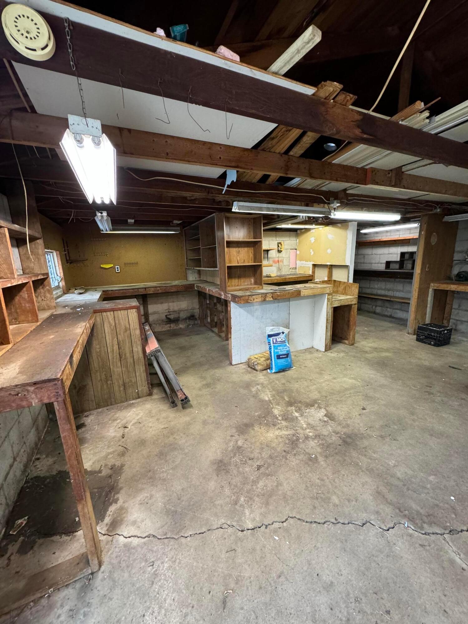 982 Antwerp Road Columbus, OH 43213 - Photo 8 of 25 Detach garage