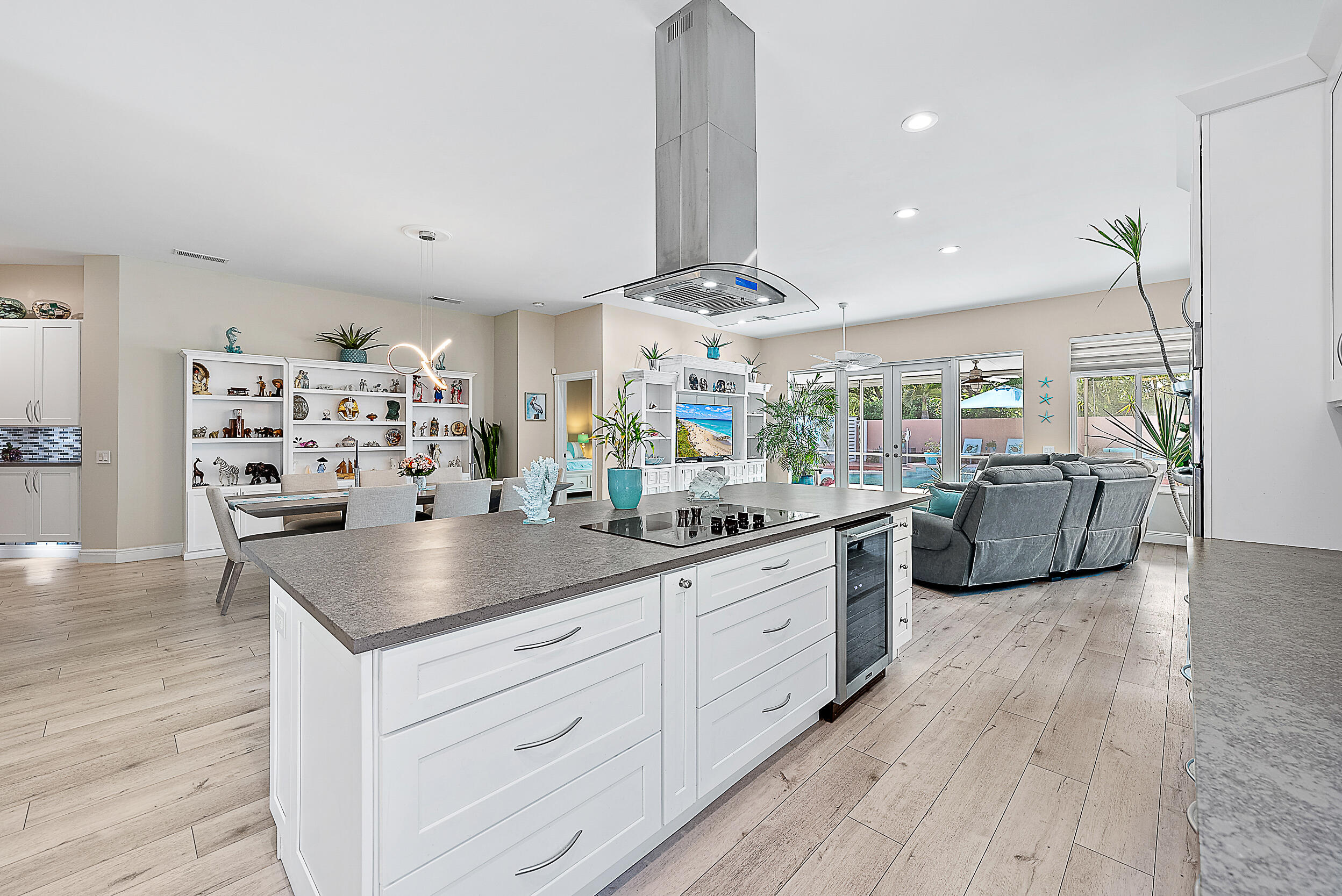 210 South Hampton Drive Jupiter, FL 33458 - Photo 12 of 40 Kitchen