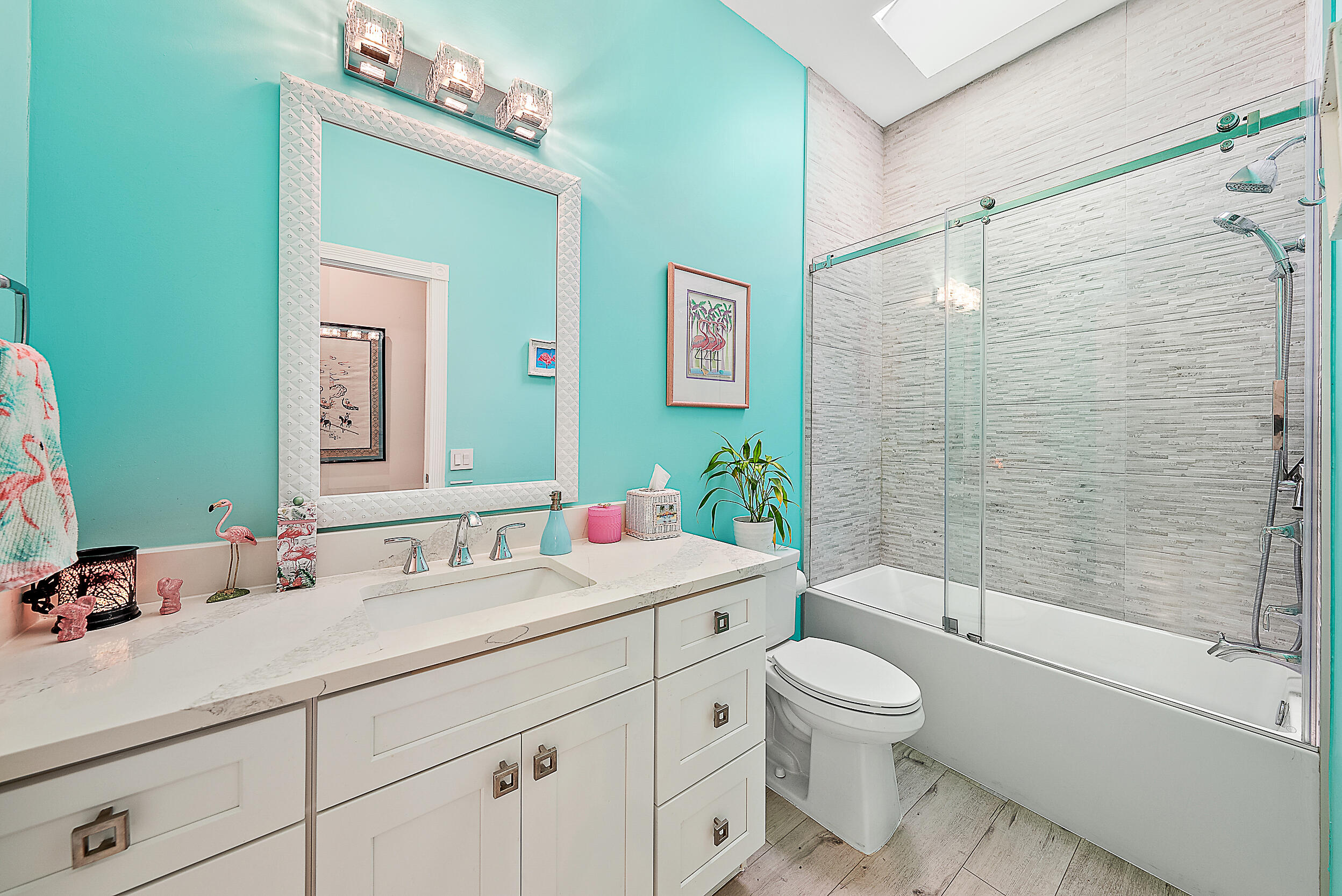 210 South Hampton Drive Jupiter, FL 33458 - Photo 23 of 40 Guest Bathroom