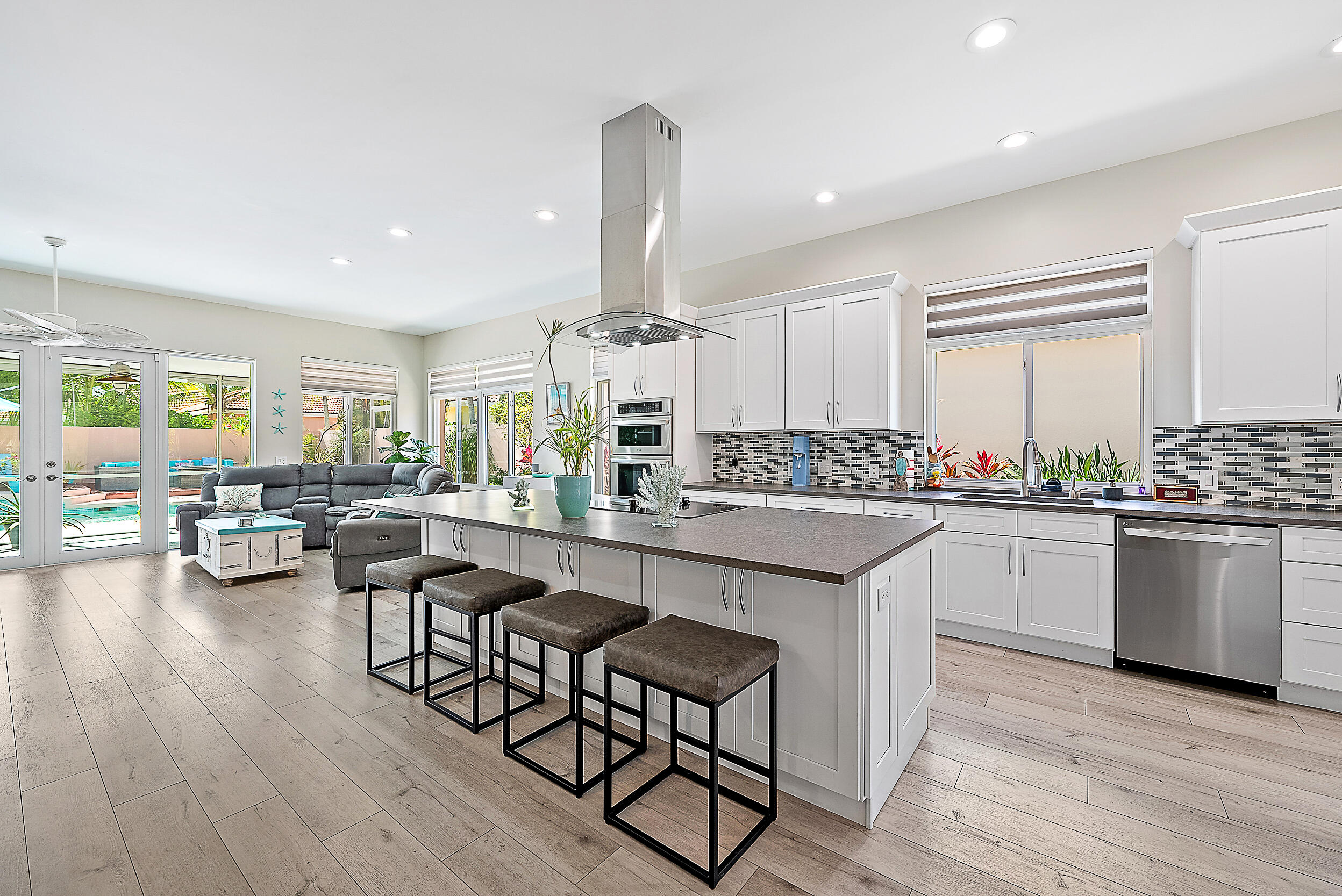 210 South Hampton Drive Jupiter, FL 33458 - Photo 4 of 40 Kitchen