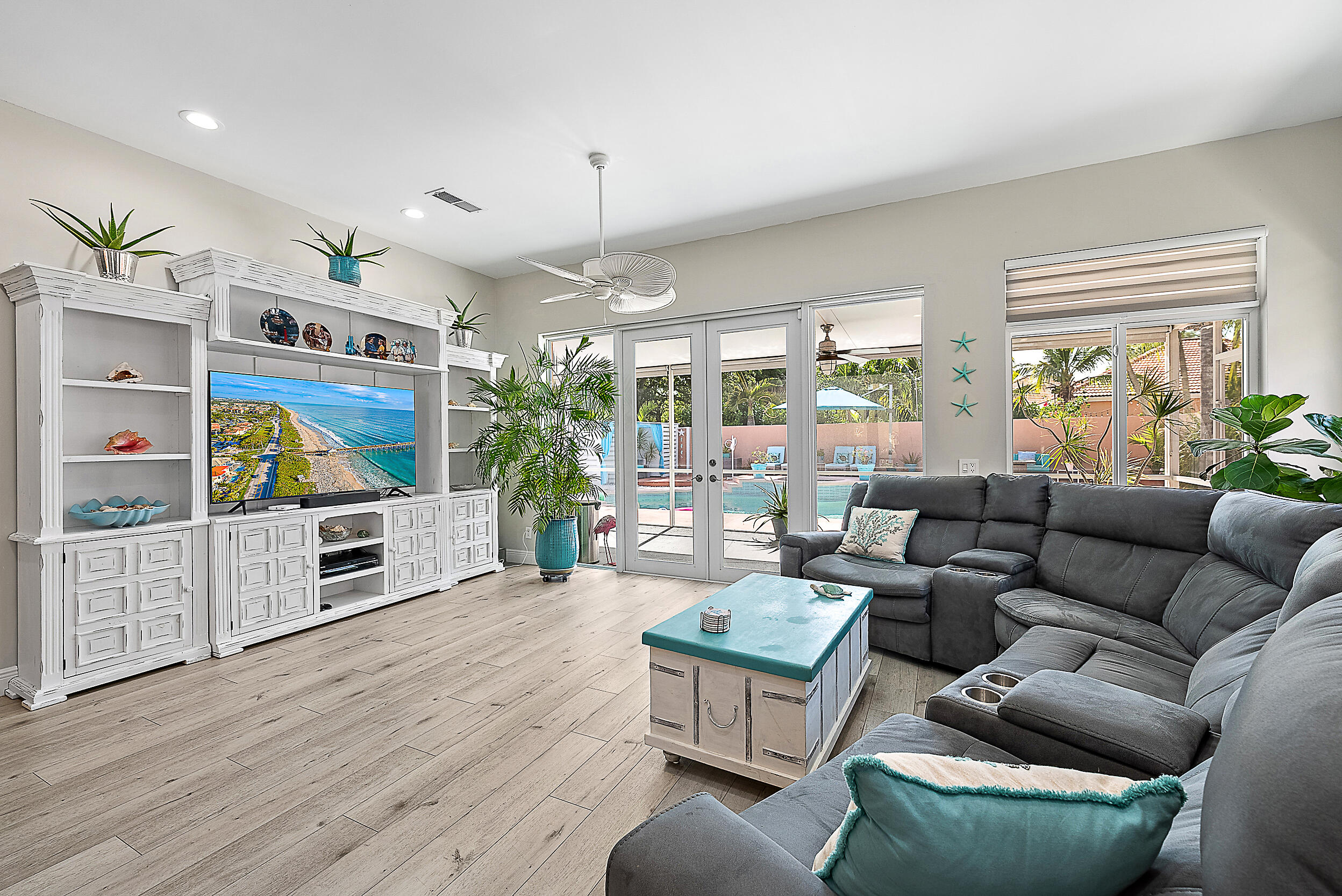 210 South Hampton Drive Jupiter, FL 33458 - Photo 5 of 40 Living Room