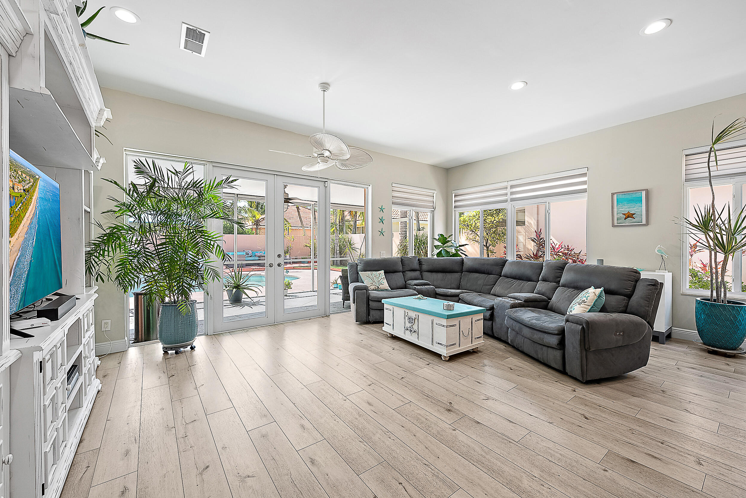 210 South Hampton Drive Jupiter, FL 33458 - Photo 9 of 40 Living Room