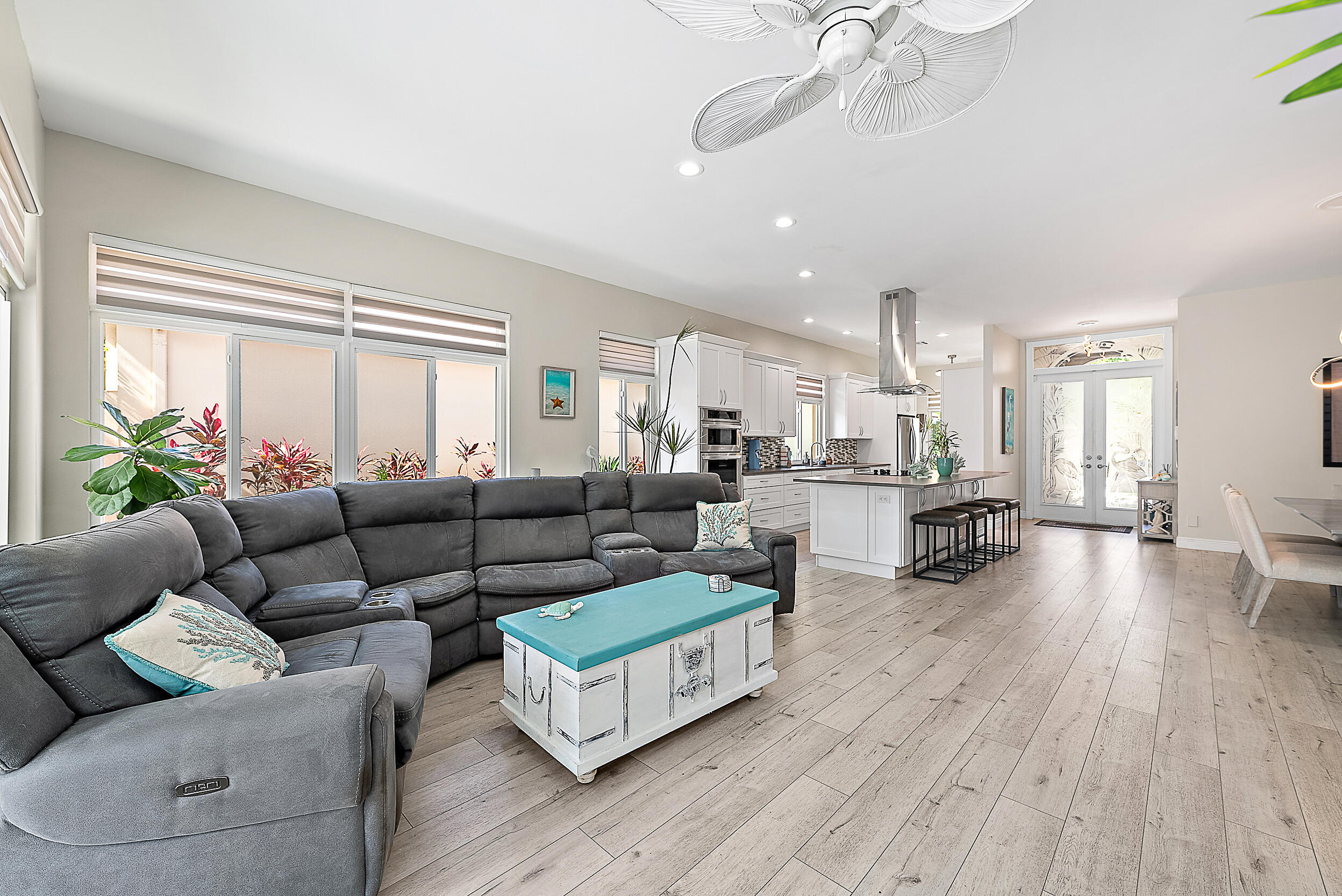 210 South Hampton Drive Jupiter, FL 33458 - Photo 10 of 40 Living Room