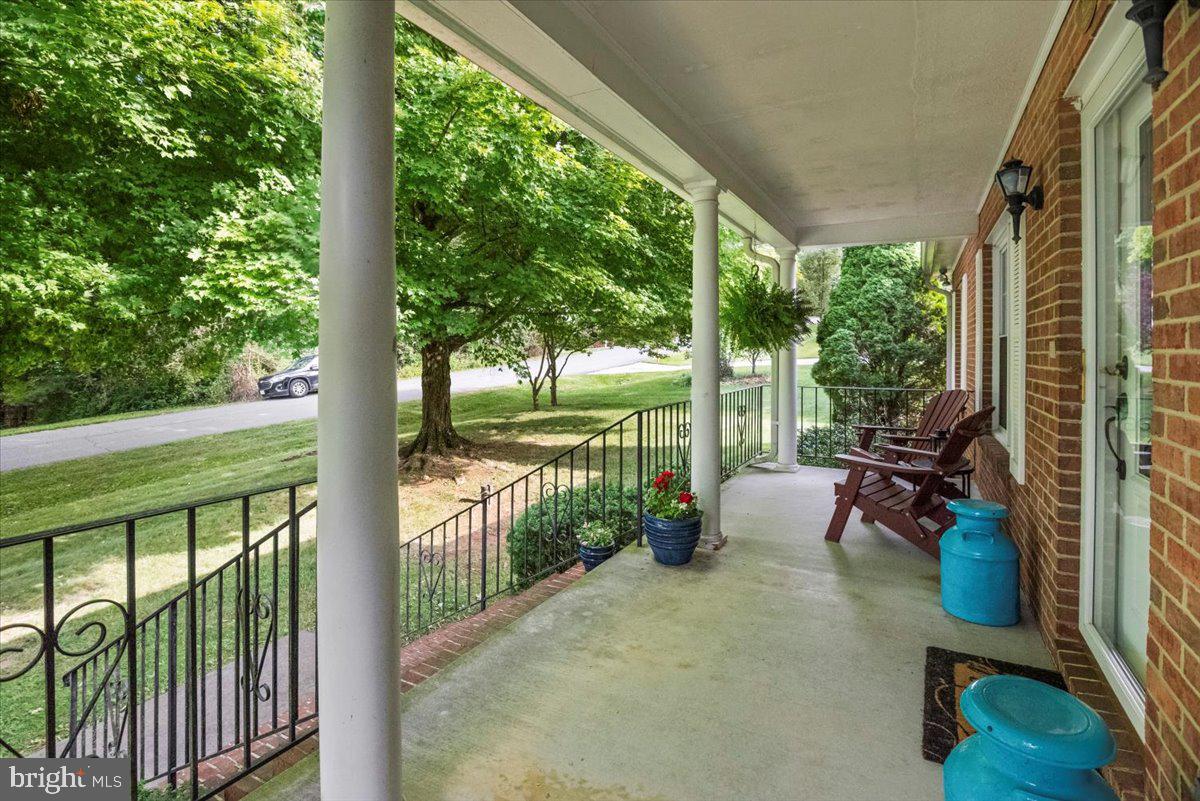 102 Forest Ridge Road Winchester, VA 22602 - Photo 4 of 35 Gallery Image 4